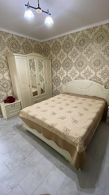Двуспальные кровати: Спальный гарнитур, Б/у, Двуспальная кровать, Шкаф, Комод, Самовывоз, Платная доставка — 1