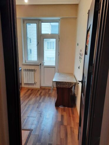 Uzunmüddətli kirayə mənzillər: Kirayə verilir. Ev kristal 1-in girişində yerləşir .Bütün əşyaları — 27