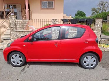 Toyota: Toyota Aygo: 1 l. | 2009 έ. Χάτσμπακ — 4