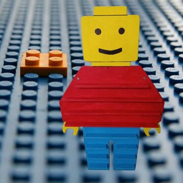 Kocke za decu: Drvena LEGO polica (50×80cm) – ručni rad! Organizujte LEGO kolekciju — 1