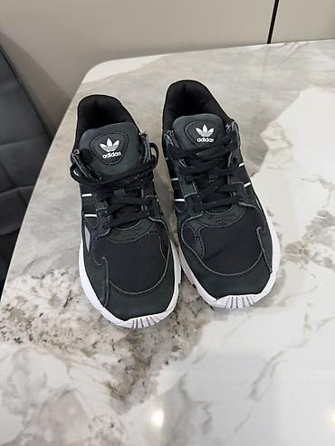 Кроссовки и спортивная обувь: Кроссовки, 38, Adidas Originals, Б/у, цвет - Черный — 1