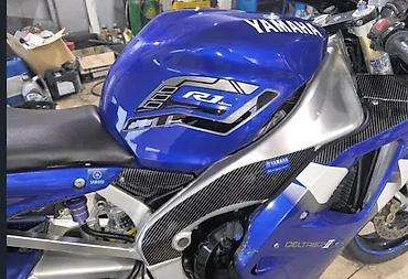 Delovi za motocikle: Tank pad štitnik čepa Yamaha R1 komplet -2442 📌 Opis: Nalepnice za — 4