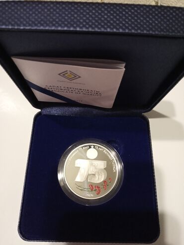 мужская серебро: Коллекционная серебрянная монета "75 лет Победы". В идеальном