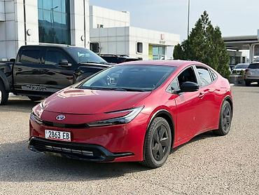 Toyota Prius: 2023 г., 2 л, Автомат, Гибрид, Хэтчбэк
