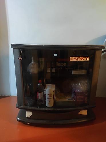 tv stend işlənmiş: İşlənmiş, Düz TV altlığı, Polkasız, Şüşəli — 1