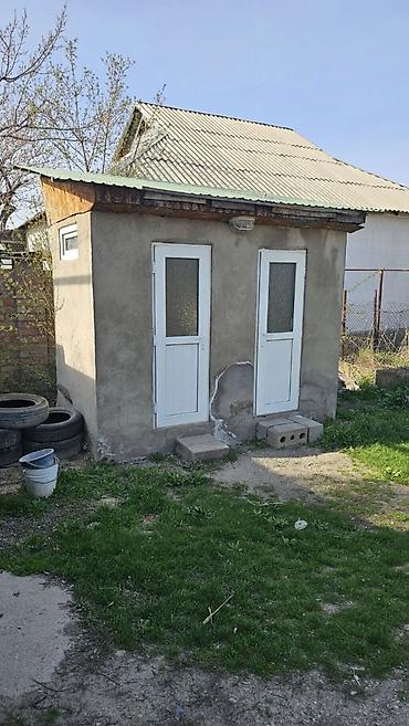 Продажа коттеджей и домов: 🏙️ Продаётся: Участок с домом — 5 соток 📍 Локация: Бишкек, ж/м Ак-Орго — 4