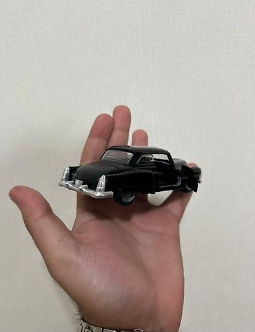 İncəsənət və kolleksiyalar: Kolleksiya üçün metal model maşın – klassik sedan dizaynlı, qara — 2