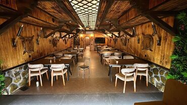 Restoran, kafelər: Azadliq pr. inqilab kuc. kesiwmesine yaxin 230 kv liq pub icareye — 2