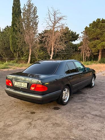 mersedes manitor: Mercedes-Benz E 240: 2.4 l | 1998 il Sedan — 6