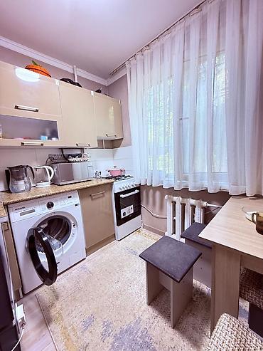 солнечный квартал: 3 комнаты, 58 м², 4 мкр 104 серия, 1 этаж — 9