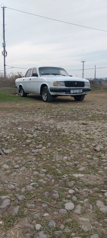 Digər avtomobillər: Məhsul: Klassik sedan avtomobil (ağ rəng), mexaniki ötürmə Təsvir: - — 12