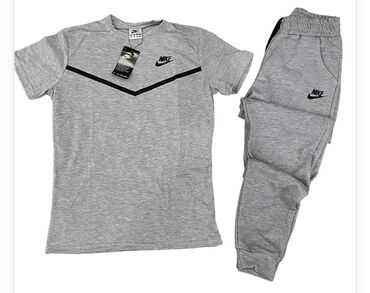 Gornji i donji deo: Veličine S M L XL
Cena 4400 din n — 12