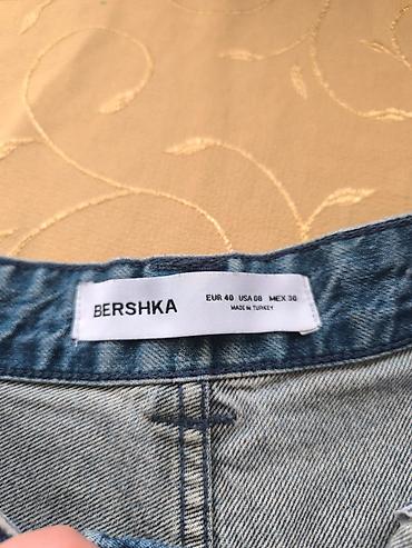 Kişi geyimləri: Cins şalvar, Bershka — 4