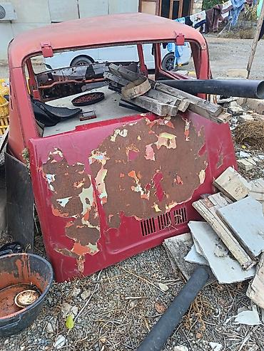 Qırmızı rəngli “VAZ” (Jiquli) üçün kuzov hissələri Tərkib: - Ön kapot