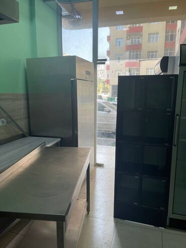 Digər kommersiya daşınmaz əmlakı: Yeni Günəşlidə V massivində yerləşən ümumi sahəsi 160 kv,m olan,obyekt — 8