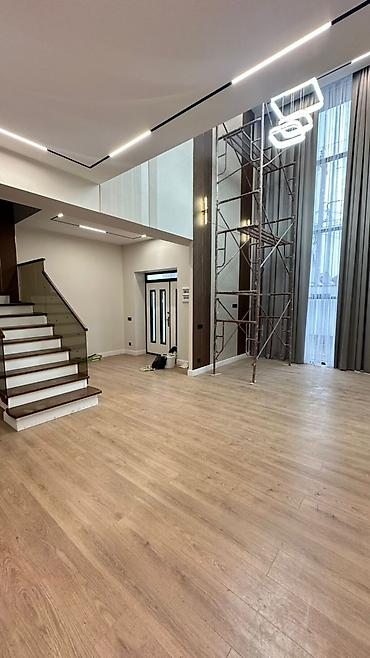 Продажа коттеджей и домов: 🏡ПРОДАЕТСЯ ОСОБНЯК 📍Арча-Бешик 🏠Площадь:200м² 🌿Участок:3сотки — 11
