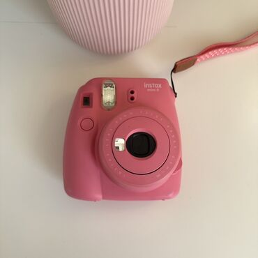 ventilator sa rasprsivacem vode: Ovaj ružičasti Fujifilm Instax Mini 9 fotoaparat omogućava trenutno