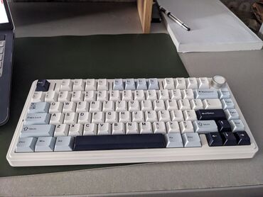 корпусы на пк: Механическая клавиатура AULA f75, rgb - подсветка. Нежный бело-голубой