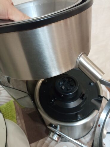 Другая бытовая техника: Продается соковыжималка потому что нам подарили новую. Состояние — 5