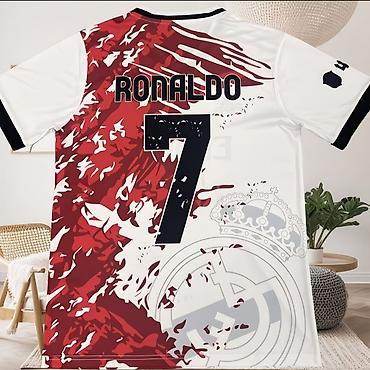 форма роналдо 2008: Футбольная футболка с принтом «Ronaldo 7» в фирменном стиле. - — 2