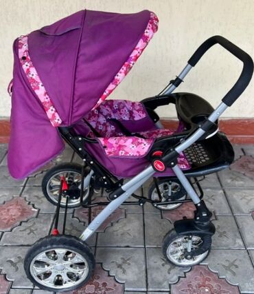 куплю детские коляски: Коляска, цвет - Фиолетовый, Б/у