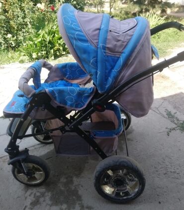 віддам даром коляску: Обмен на 2 литра масла коляску. также есть ходунки и толокатор для