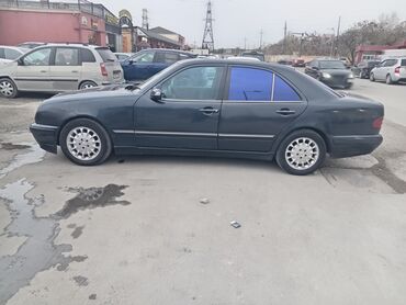 Mercedes-Benz: Mercedes-Benz E-Class: 2.2 l | 1999 il Sedan — 8