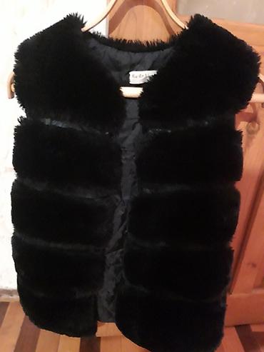 Qara süni kürk jilet - Rəng: dərin qara - Material: yumşaq, tüklü