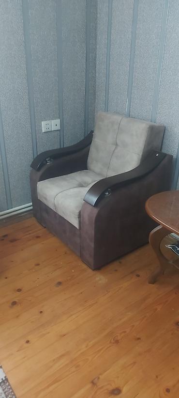 Qonaq otağı üçün yumşaq mebel dəsti - Tərkib: 1 ədəd geniş divan + 2