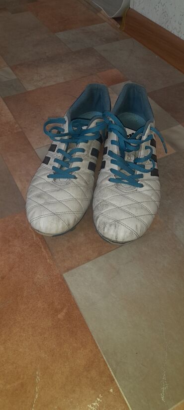 спортивные бриджи мужские: Мужские кроссовки, 43, Adidas, Б/у, цвет - Белый