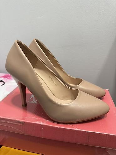 Женская обувь: Bej rəngli klasik qadın tuflisi - Model: kəsikli burunlu (pointed — 1
