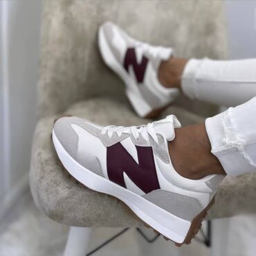 bedzevi za kroks: New balance 327 patike

Novo
Brojevi 36 do 46, zavisi od modela