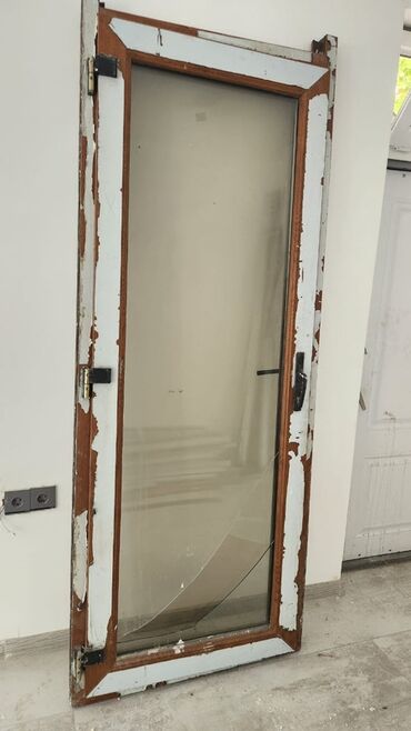 ikinci el taxta: Şüşəli taxta qapı çərçivəsi - Material: massiv taxta karkas, üzərində