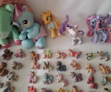 Igračke: Obiman set igračaka inspirisan serijalom My Little Pony. Uključuje na lalafo.rs — 8 Igračke: Obiman set igračaka inspirisan serijalom My Little Pony. Uključuje — 8