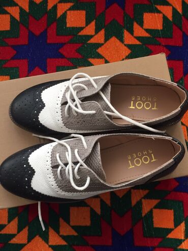 curry shoes в Кыргызстан | ГОЛОВНЫЕ УБОРЫ: Продаются женские туфли размер 37 новые от фирмы TOOT SHOES. Туфли ни