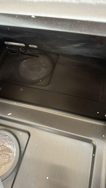 Кухонные мойки: Продается новая мойка! Цена:15000 сом! Качество 100 из 100 Метал — 6