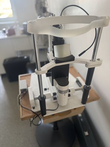 Медицинское оборудование: Щелевая лампа щл-2б со встроенным столом набор линз с уриверсальной