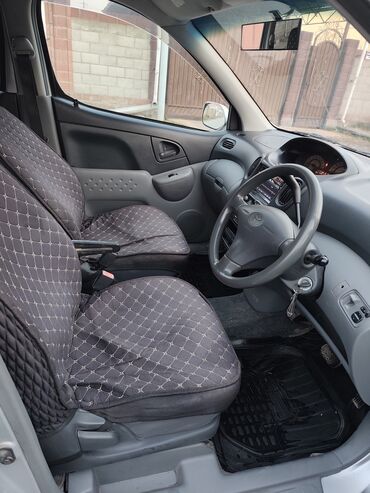 Toyota: Toyota Funcargo: 2002 г., Минивэн — 10