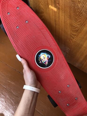 сумка для скейта: Пени-борт Скейт 4 колесный Б-у Красного цвета Передние колеса
