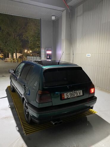 шына зима: Volkswagen Golf: 1994 г., 2 л, Механика, Бензин, Хэтчбэк