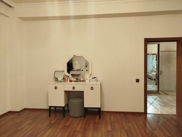 Uzunmüddətli kirayə mənzillər: Köhnə günəşli qəsəbəsi,40-ın axırı,17 mərtəbəli binanın 13 cű — 13