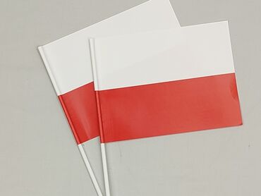 Dwie używane flagi Polski na plastikowych patyczkach. Idealne na