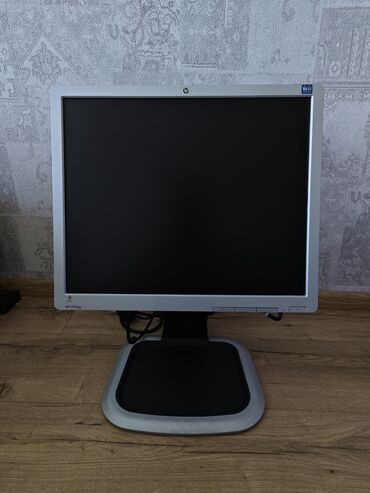 Комплектующие для ПК и ноутбуков: Gümüşü rəngli HP L1950g LCD monitor.Problemsiz tam işlək monitor