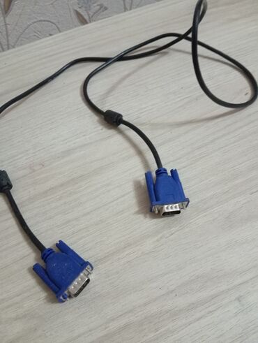 дополнительный экран для ноутбука: Кабель VGA с двумя синими 15-контактными разъемами "папа" предназначен