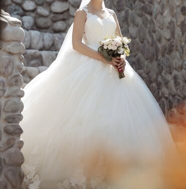 свадебные платья в бишкеке: Продаю очень красивое свадебное платье В идеальном состоянии Торг