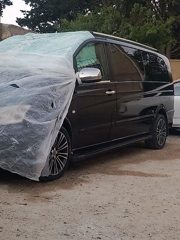 Mercedes-Benz Vito tipli qara miniven - Geniş və rahat salon: ailə və
