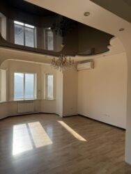 Продажа домов: Дом, 252 м², 7 комнат, Риэлтор — 4