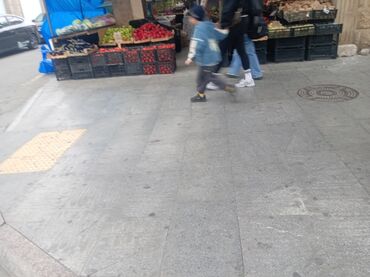 Meyvə və giləmeyvə: Meyvə-tərəvəz satışı – küçə köşkü Təzə və mövsümi məhsullar: - Nar - — 8