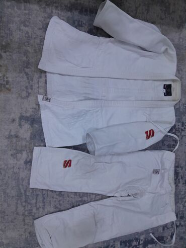 spor dest: Ölçü 165,ağ rəngdə, pambıq materialdan hazırlanmış judo kimonosu