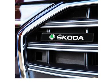 Tuning oprema: 12V Svetleći LED znak za prednju masku - ŠKODA Svetleći znak za — 4